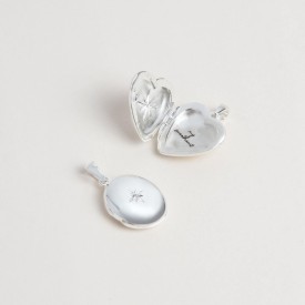 Stříbrný přívěsek, medailón